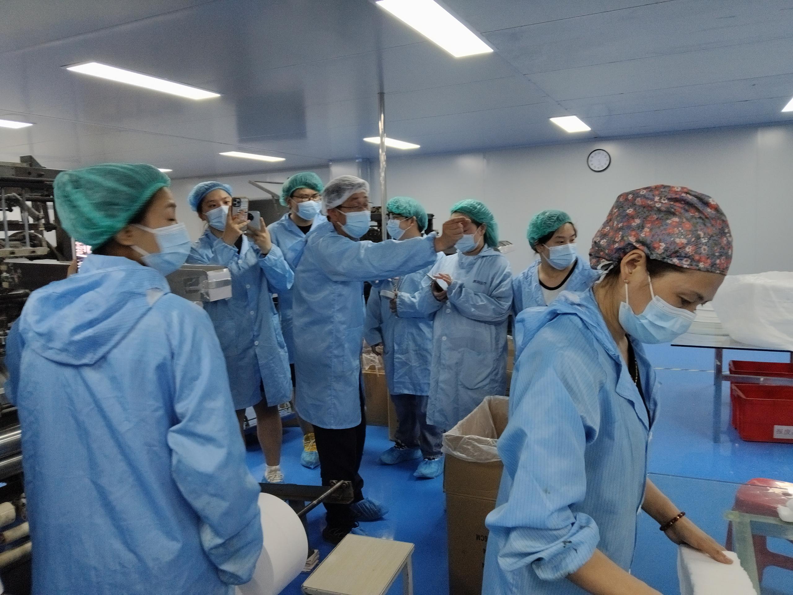 Haorun Med organizza i dipendenti per andare in fabbrica per la formazione