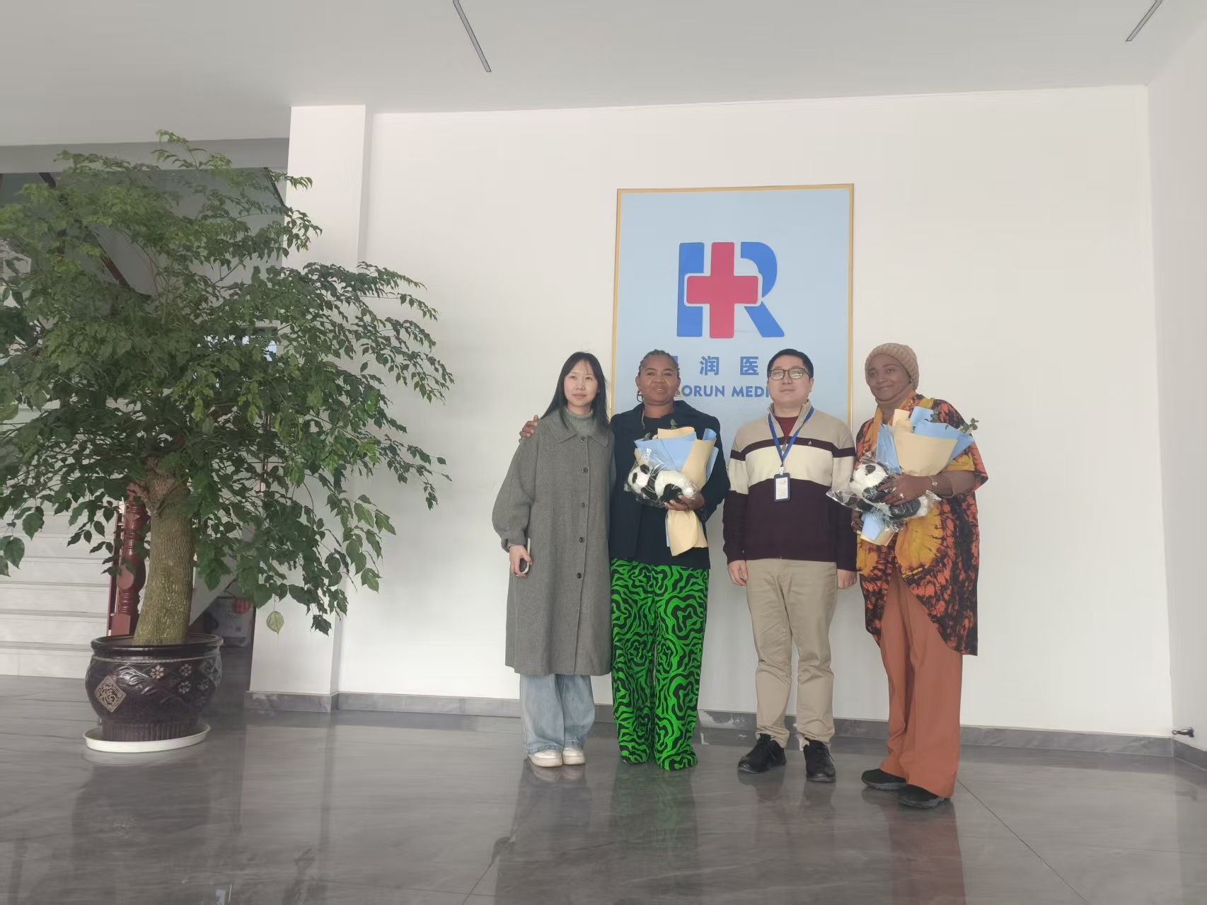 Una delegazione del Ministero della Salute nigeriano ha visitato Haoron Medical Products Co., Ltd. per ispezione e revisione.