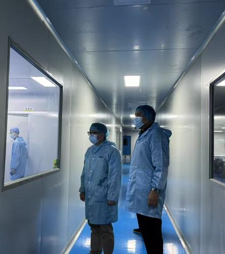 Visita in fabbrica da parte di un ospite alla fiera MEDICA in Germania; Esplorare nuove opportunità nel mercato medico europeo