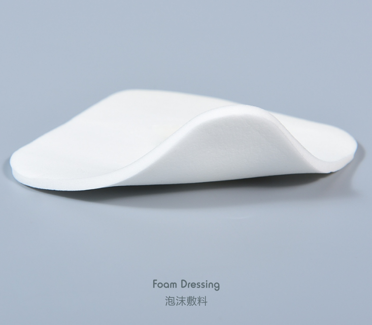 Medicazioni in schiuma: la soluzione delicata per le ferite drenanti